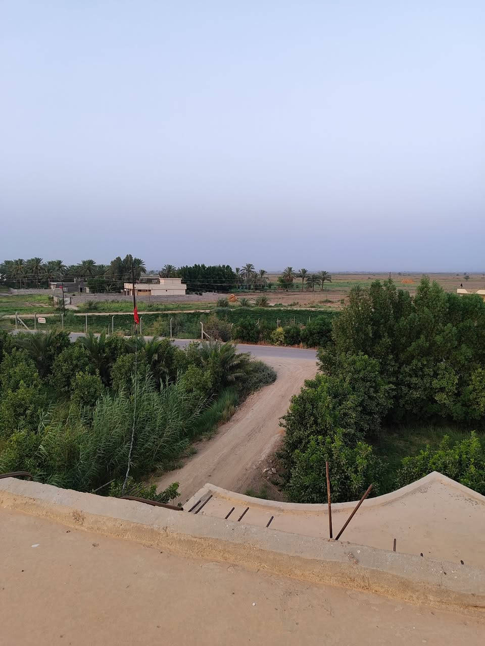 دار للبيع مع دونم ونصف شاطيه في واسط العزيزيه الدير الاوسط 
للاستفسار ***********
