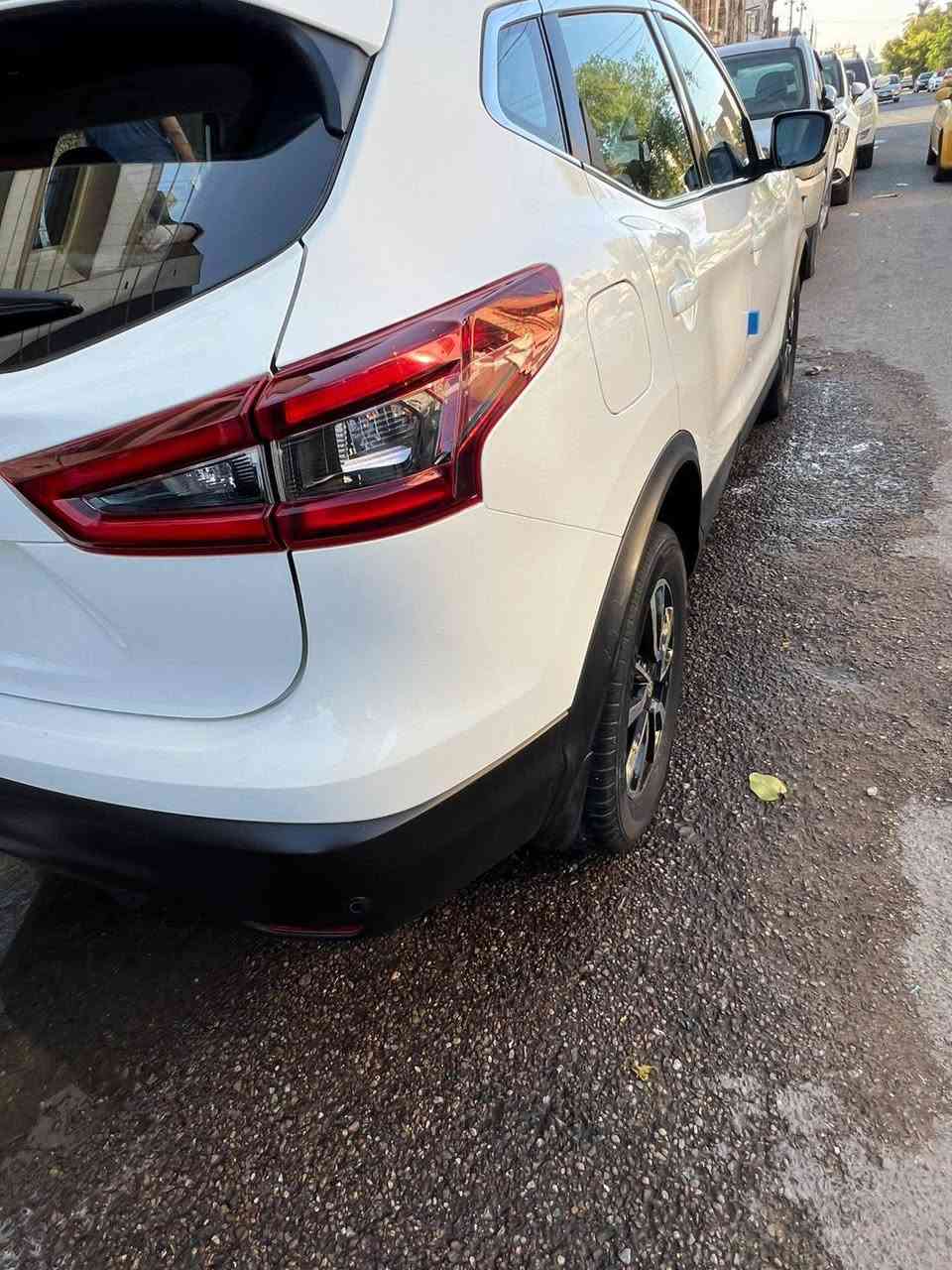 السلام عليكم 
نيسان روج موديل 20 سبورت 
محرك 2000 
3 انضمه قياده 
قطعتين تبريد 
رادار 360 
حساسات اماميه خلفيه 
كامرا  +شاشه كبيره 
النقطه العمياء 
تنبيه تغيير مسار 

وارد أمريكي.  حادثهه فقط صبغ البنيد   

***********. واسط الزبيديه
