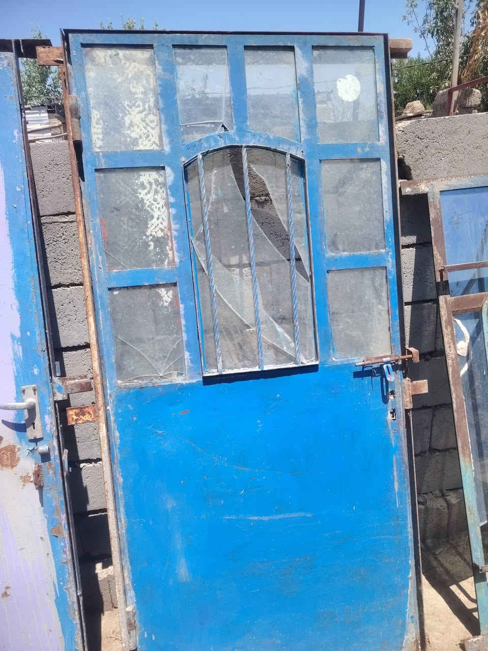 سلام عليكم  شبابيك للبيع  ***********

