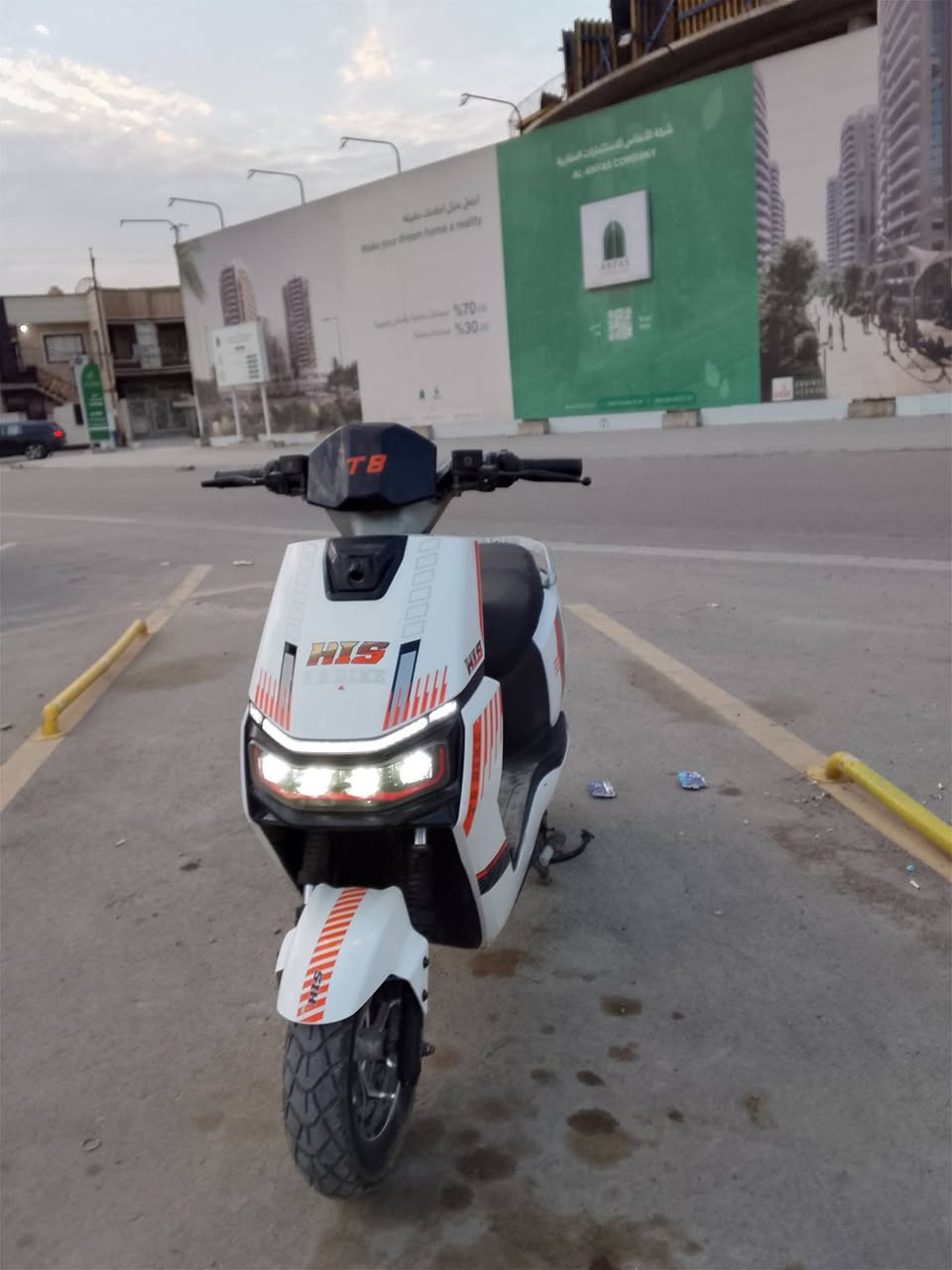 سلام عليكم.
.للبيع دراجة شحن نوع His 
6بطاريات
4نمر سرعة
سرعتهة حقيقي 80
لون ابيض
نضام بلوتوث سماعات سستم 
لايت عالي ناصي 
إشارة يمين ويسار
دبل إشارة 
بيهة نضام البك يعني للخلف R
شاحنة مالتهة الأصلية 
دراجة مكفولة من اي عطل ولا داخلة تصليح 
مكاني بغداد الغزالية شارع اسواق الزاوية 
هذا رقمي وبي واتساب ***********
