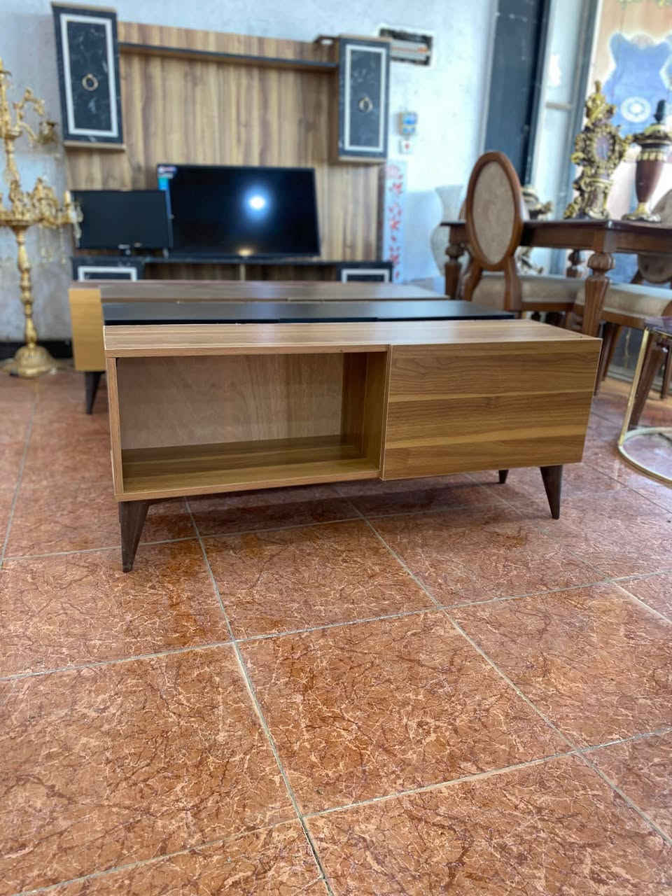 ميز بلازمه حجم متوسط 120 سم   سعره 79 الف  عرض خاص لفتره محدوده توصيل بغداد 10 خارج بغداد15 الف  للاستفسار والطلب مراسله واتساب ***********
