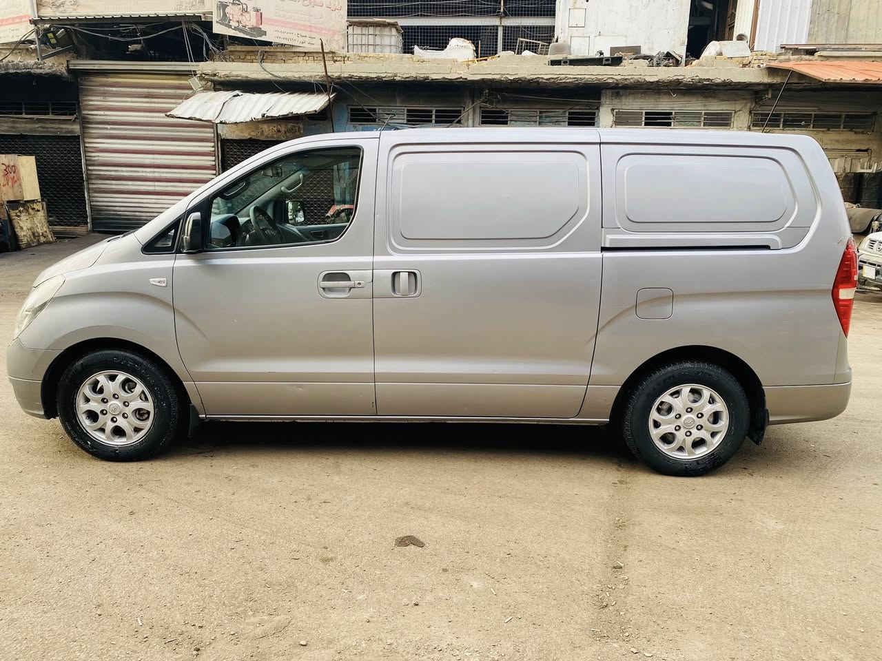 ستاركس فان 2013 مسكر 
بيها فقط ( تبديل صدر )(فريز تبريد)
لا حادث لا اخياس سياره نظيفة 
سعرها 135$ (‭0778 313 3995‬)
