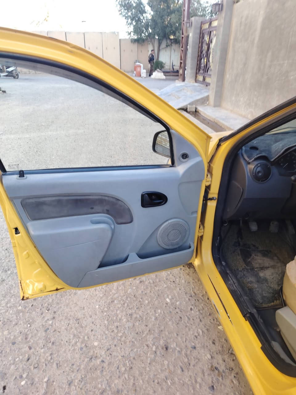 السلام عليكم  رينو فحل للبيع كير محرك مكفولات سنويه 2030مصفره هيئه وغرامات سياره نضيفه خير من الله موديل 2014 تبريد كامل بس صار بي ليك سنويه بسمي رقم  ديالى السعر 52 وبيه مجال كلش قليل سياره عله وضع الشركه رقم صاحب السياره *********** مكلف بلنشر
