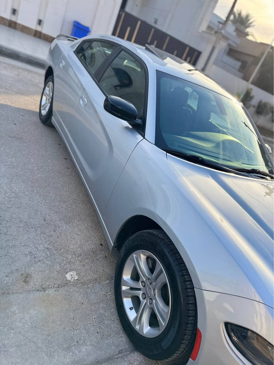 جارجر sxt لاست كول موديل 2023 
وارد امريكي رقم اربيل 
مواصفاتها 
سلايد 
شاشة جبيرة وكامرة وحساسات 
كشن كهرباء كشن حضن
تحكمات ستيرن
بصمة ودخول ذكي وتشغيل عن بعد 
لايت زينون بلادي 
حادثها جاملغ خلفي وباب خلفي ايرباك بردة فقط باقي السيارة كفالة 
السعر 250 ورقة بيها مجال بسيط 
للاستفسار 
***********
حي العدل بغداد, العراق
