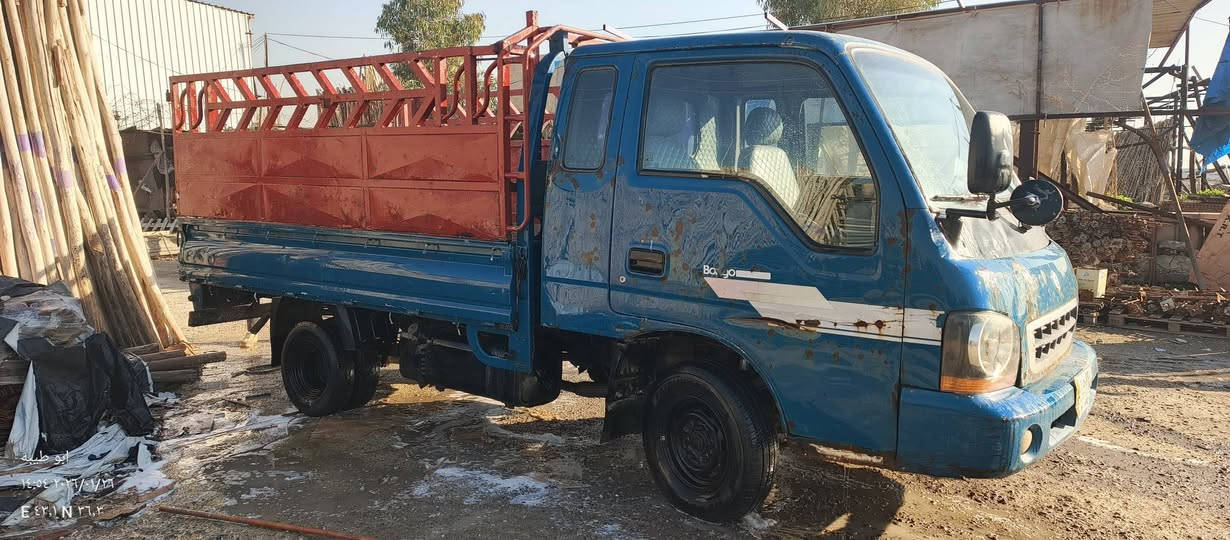 للبيع كيا بزون موديل 2000رقم الماني مشروع وطني شرط كيىر ومحرك طخم تاير جديد نوعيه نيكسون باتري جديد ملاحظه السيارة قلاب وبيها حصه كاز تحويل مباشر السياره موجوده بلموصل الفيصليه سعرها 68$ وبيها مجال للاستفسار اكثر تواصل  على الرقمين التاليين ***********/***********
