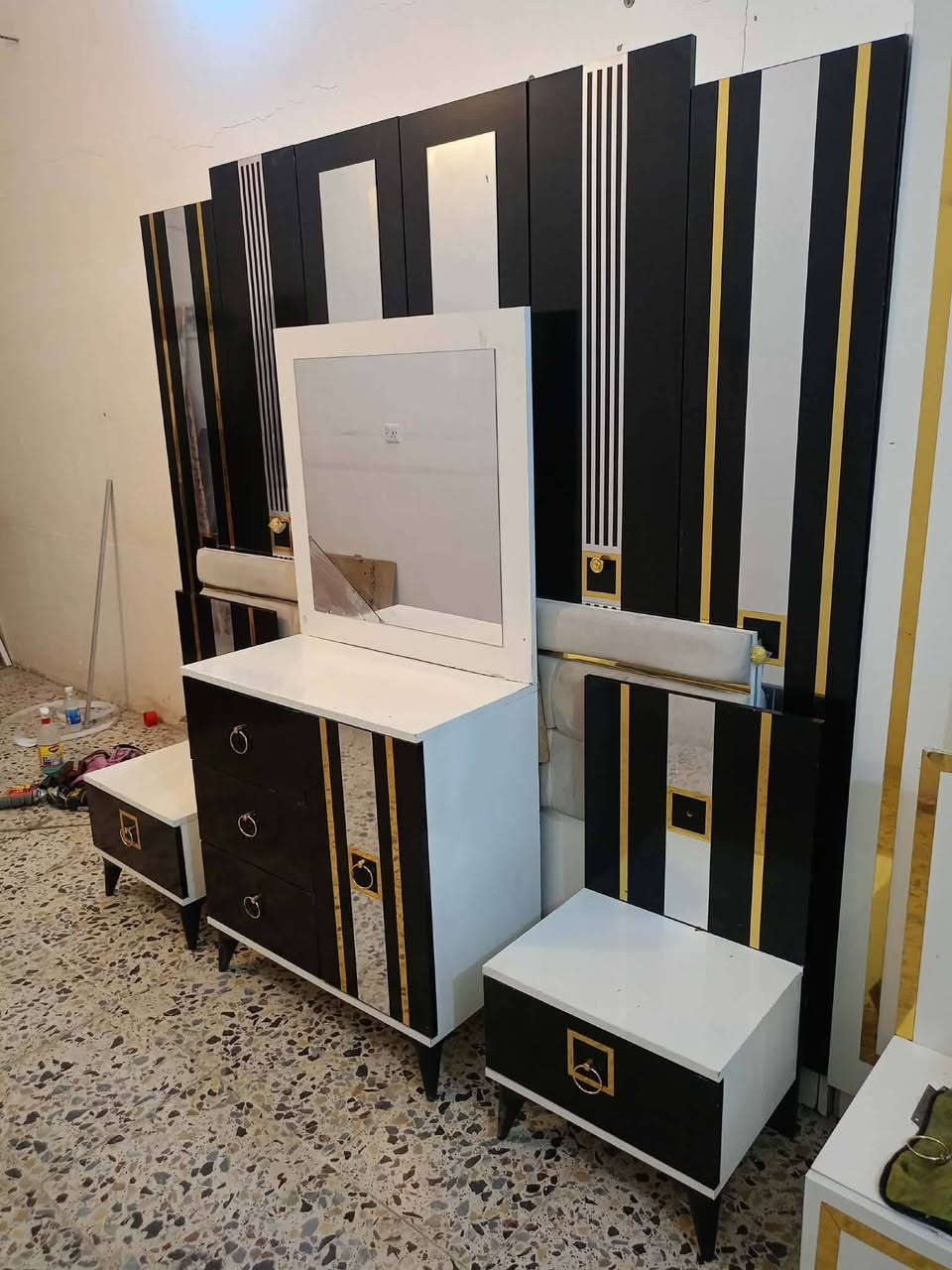 تخفيضااات غرفه نوم 5 قطع اخت الجديده موديل حديث😍😍 كل هذا بـ 450شد ونقل داخل بغداد مجاني للحجز اخذ سكرين وتفضل واتس اب *********** تتوفر انواع الغرف
