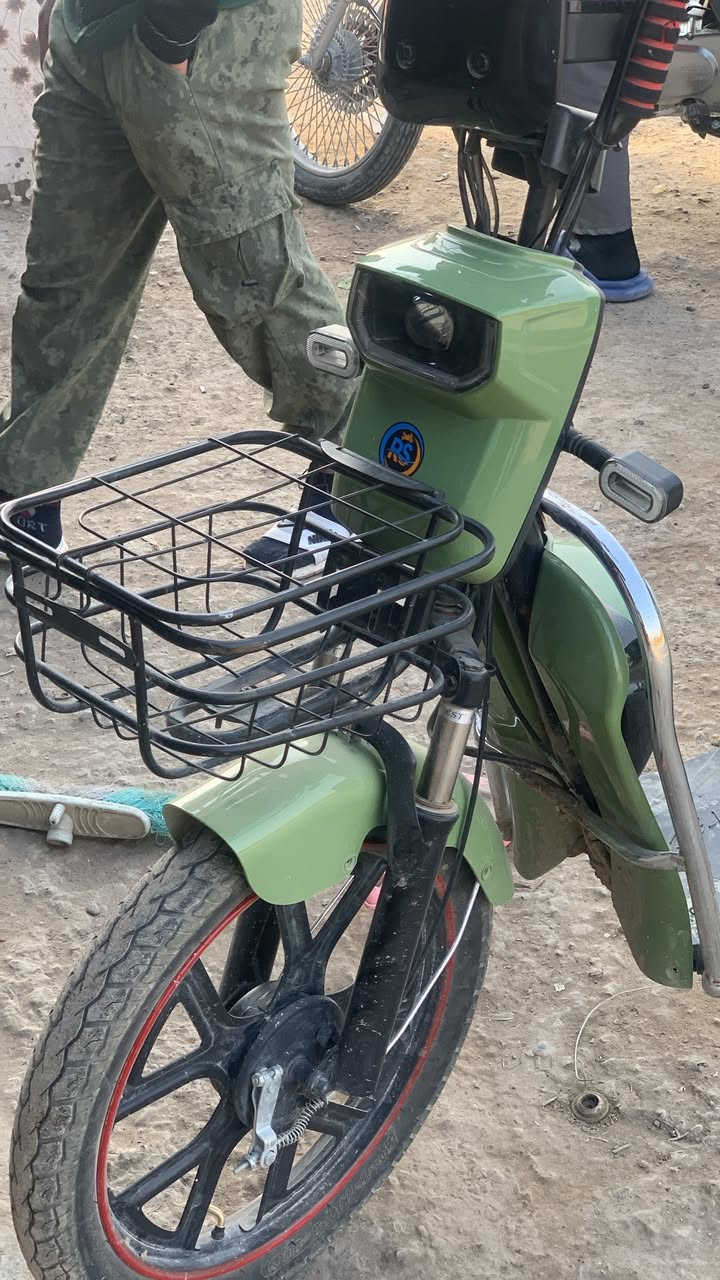 السلام عليكم دراجه شحن السرعه ٧٠دراجه نضيفه كلش اي نقص مابيه بطاريات جددد كهربايات شغاله كلشي شغال المكان الدوره هورجب للستفسار *********** @ 
#مو شراي لا تعبني السعر ٤٥٠ وبيه مجال
