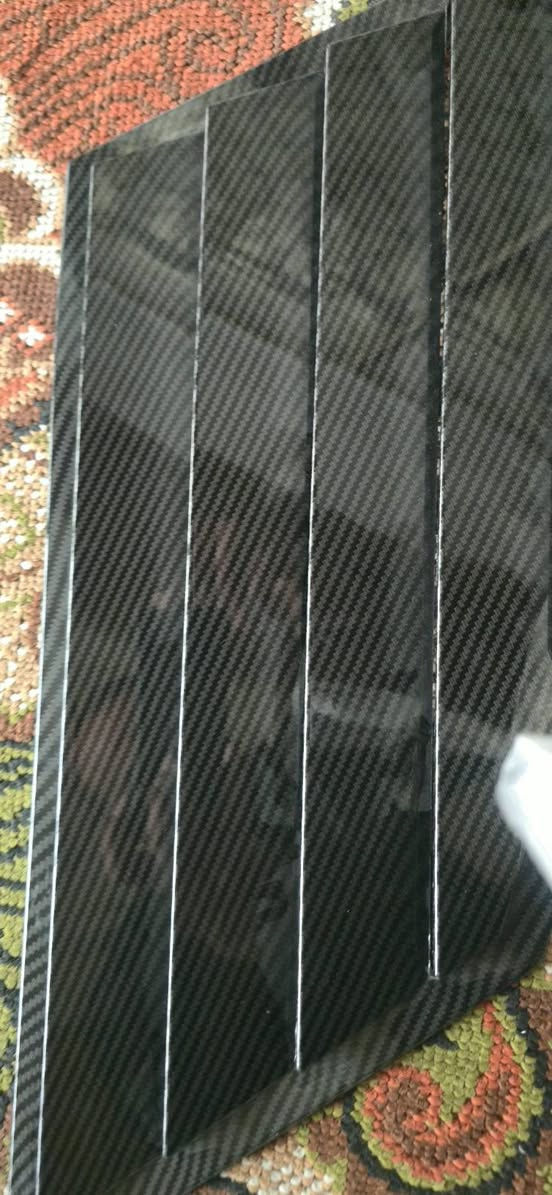 مثلاثات كيا اسبورتج شكل جديد   كاربون  سعر ٦٠ بيهن مجال. جديد غير مستعمل  مكاني البياع ***********
