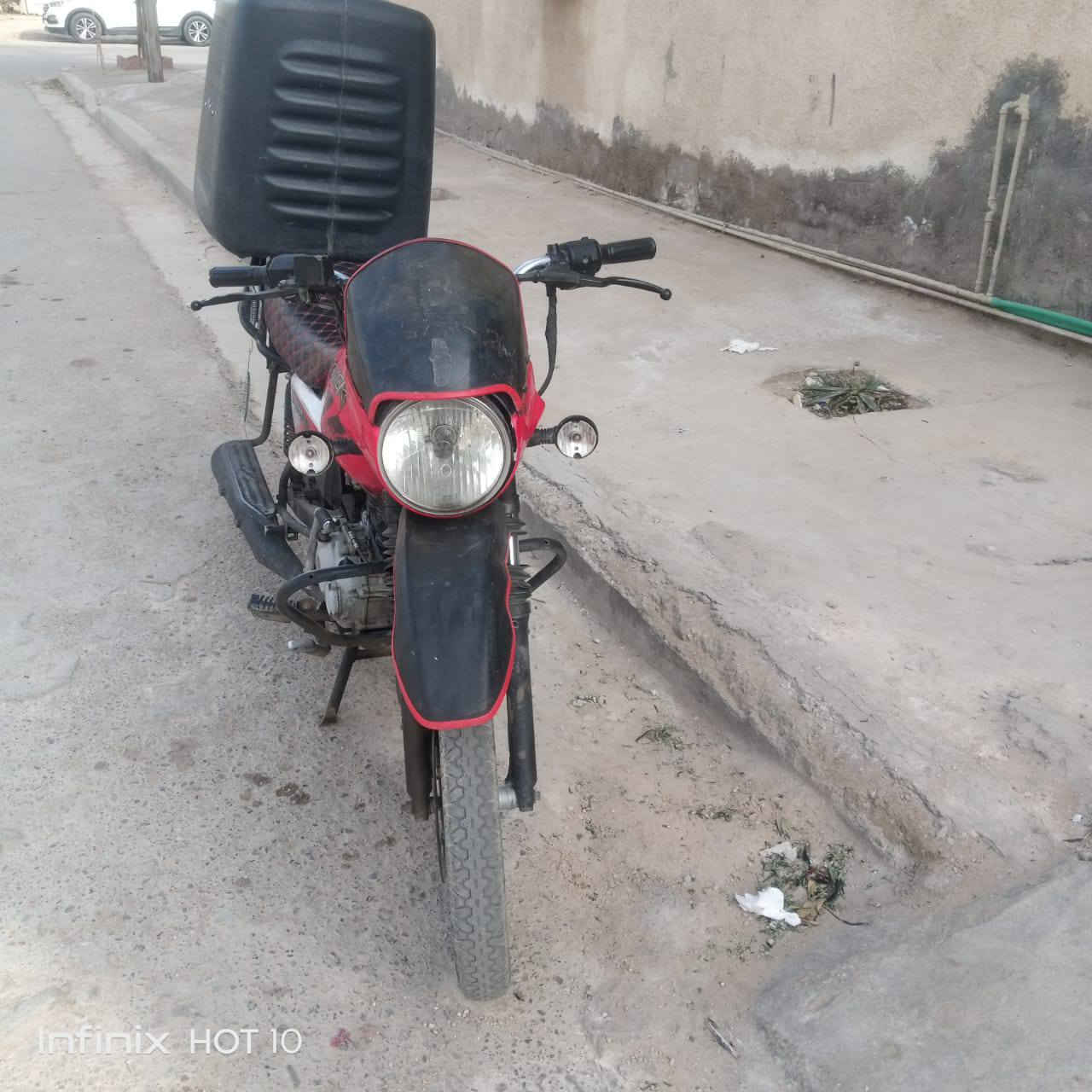 السلام عليكم دراجه بوكسرجبلي موديل 22بدون أوراق السعر 800وبيهه مجال مكينه يرادلهه تفيلس وكلجات دراجه شغاله مكاني محموديه ***********
