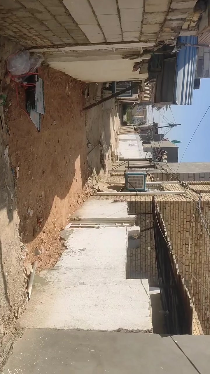 ياالله
للبيع 
بيت زراعي سند 25 شرط المداور مساحت البيت 120 متر 🏠  يتكون من غرفه مع صاله مع استقبال مع مطبخ مع مخاسل خارج واداخل عالي عن الشارع متر البيت مسلح الرضيه كاشي الموقع جامع اسكندر يبعد عن الشارع العام 70 متر 🏠 السعر 35 مع المجال *********** وأتساب شغال 👉

