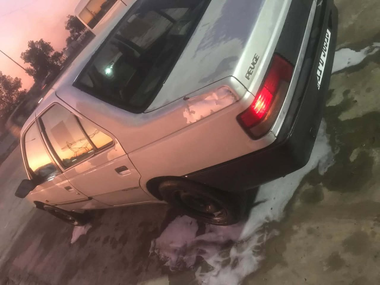 السلام عليكم بيجو روى ٢٠٠٩ السياره باسمي صدرها نضيف تدفئة تبريد شغال السياره جارده مكينه بيها تبخير بس المكينه الباقي كله خير من الله كهربائيات كلها شغاله مكاني بوب الشام رقم الهاتف *********** السعر ٢٥ وبيها مجال قليل
