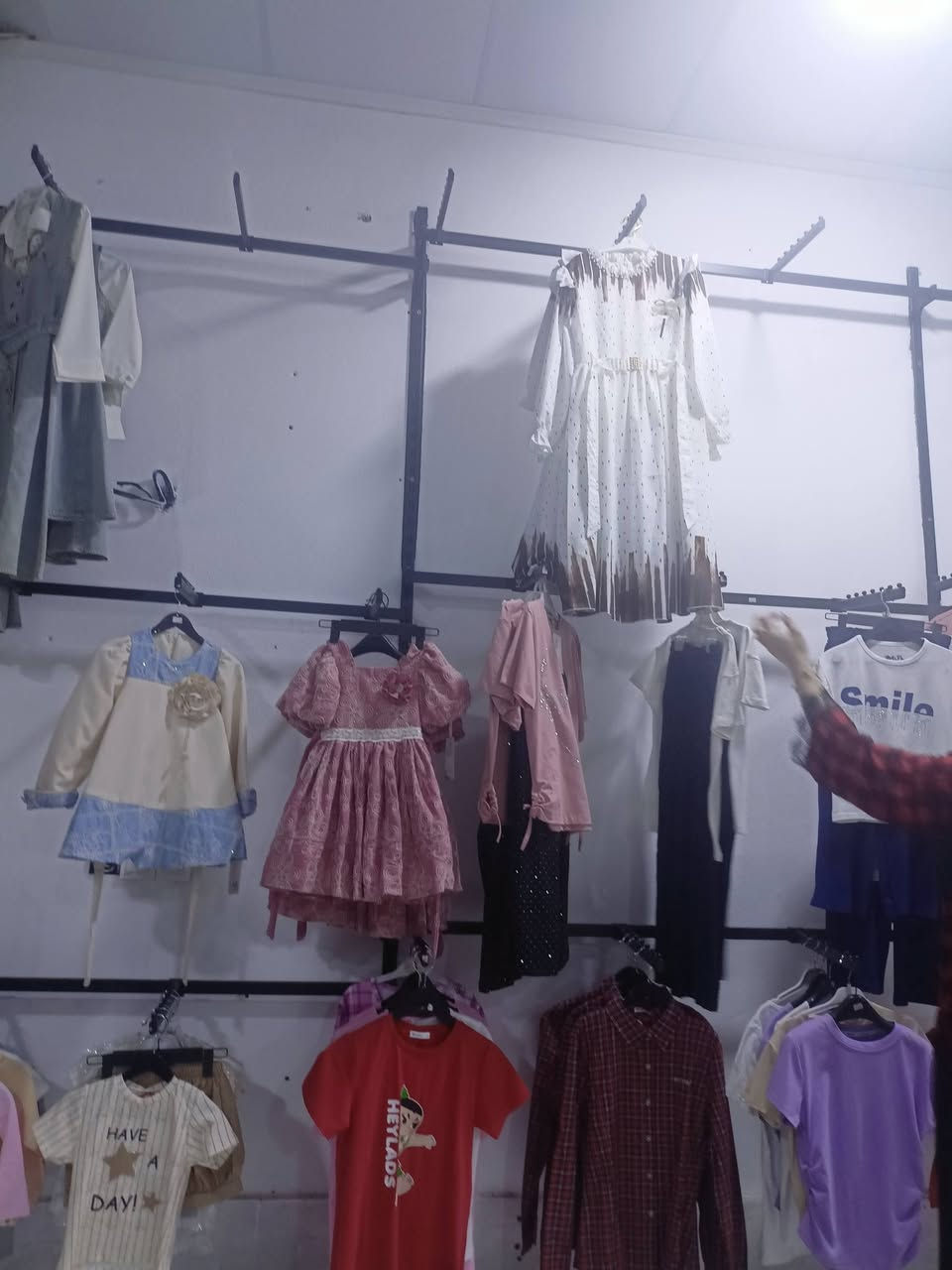 عەزێکان نرخی حەوت هەزار کابۆو کیلۆت قاتی مناڵانو  پێڵاو 5 هەزار کالای بچوک 4 شوێن کەلار هەرکەس ناونیشای ویست پەیوەندی بکا ***********
