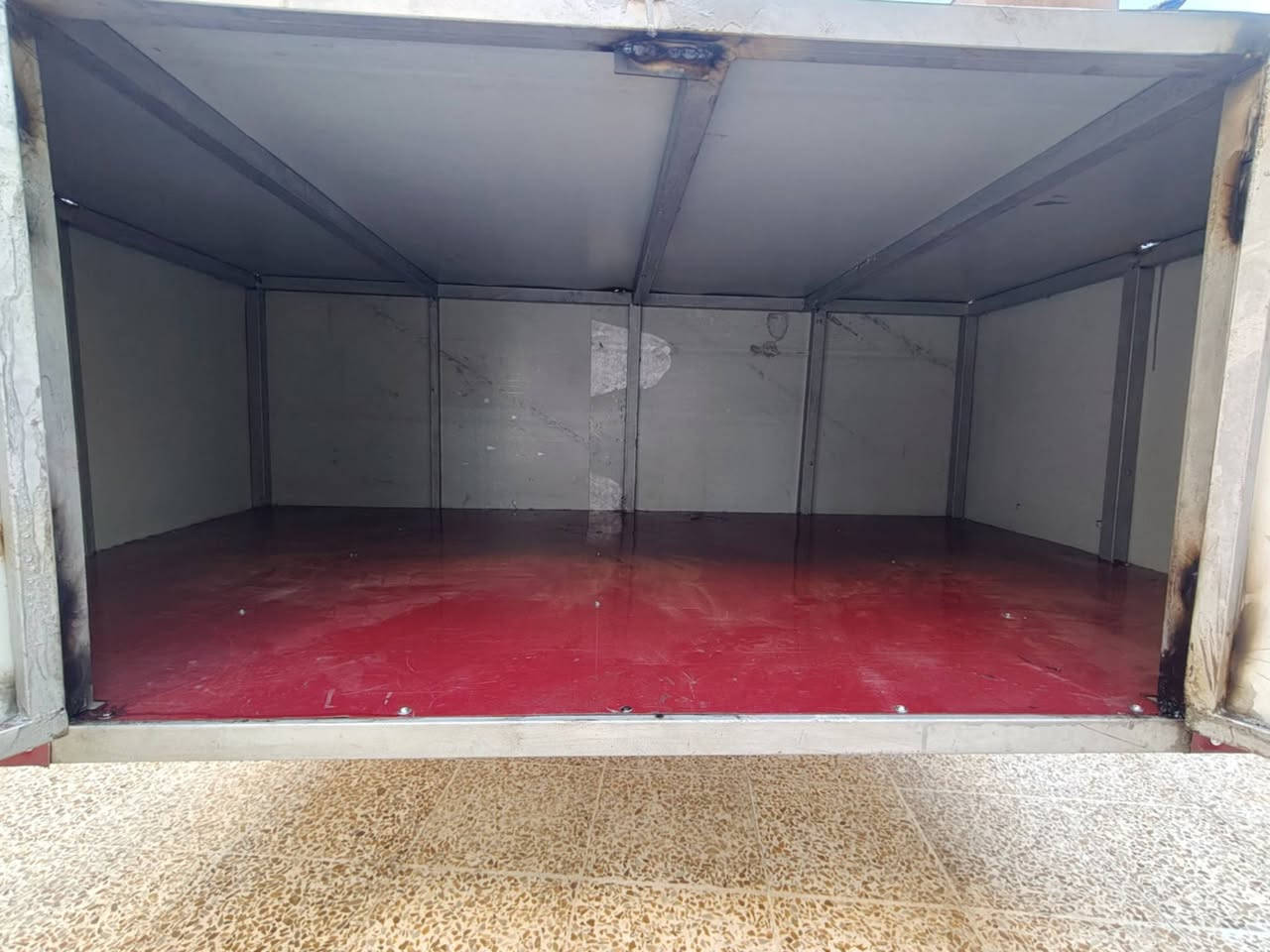 ميز للبيع طول 185
عرض 110
ارتفاع 120
تواير صغار متحركه تركيب تنفصخ وتتركب
بابين قفل السعر 170 بي مجال عنوان موصل الرشيديه


**إذا كنت صاحب هذا الإعلان وتريد حذفه لأي سبب، رجاءا أرسل رسالة إلى الدعم الفني**