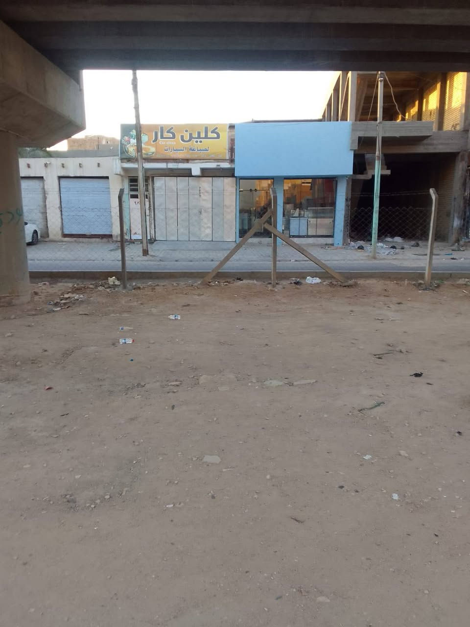 عقار  تجاري للبيع في حي الوفاء قرب مجسرات الزهراء مساحة 200متر مؤجر حاليا إلى محلين بسعر جدا مناسب للتواصل ***********
