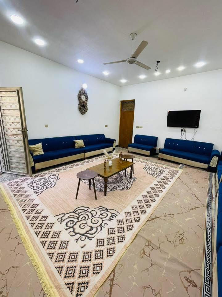 البيت للبيع  : طابو زراعي سند ٢٥

مساحة ١٨٠ واجهة عشرة ونزال ١٨  وباقي التفاصيل موضحه في الصور 

العنوان : الرئاسة شارع عشرين نهاية شارع السادة 

للتواصل :  ***********
