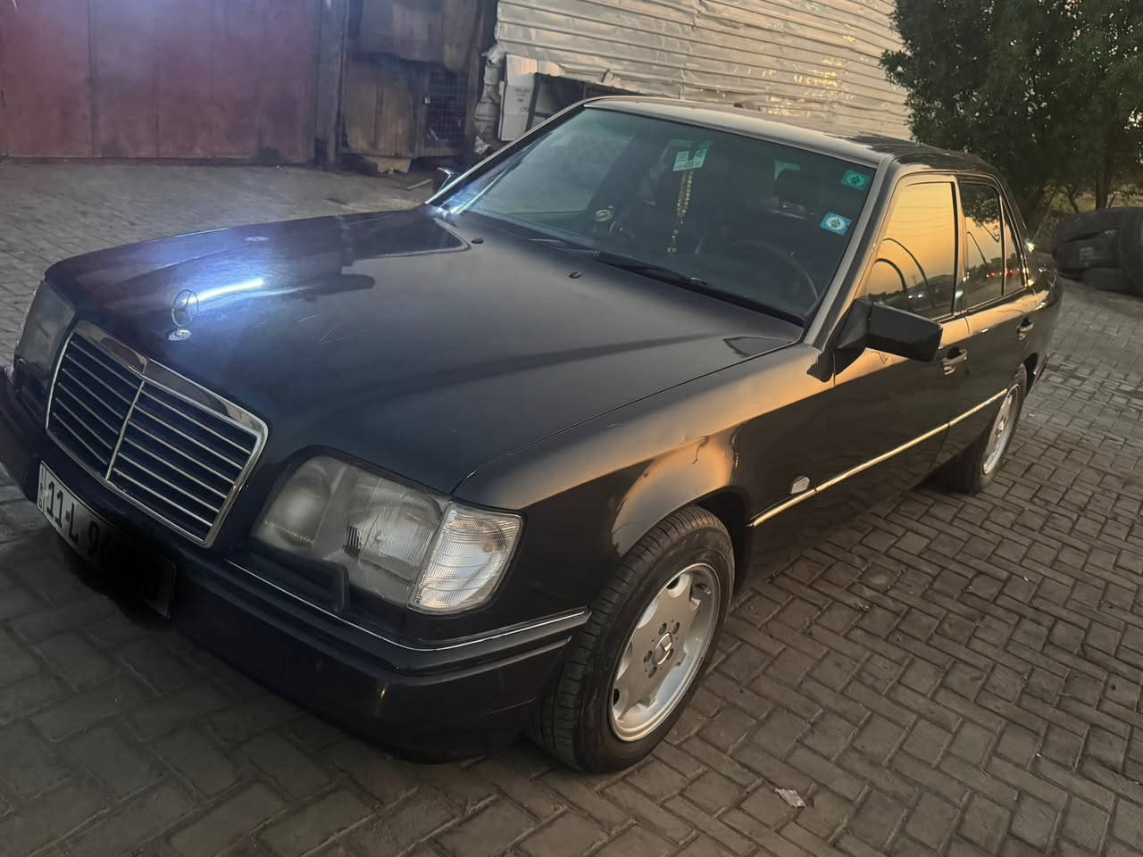 مارسيدس دب موديل ١٩٩٠محدثه بيبي رقم بغداد نكليزي  مكينه ٢٥٠٠ قواعد دبل سليمه صدر جديد تبريد شغال جام كهرباء فتحه كشنين جلد كهرباء سلايت بالقماره دواخل جديده تخم تاير سياره جاهزه من كلشي سعرها ٧٢وبيه مجال ***********
