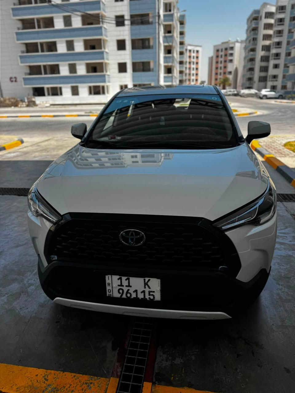 ---

🚨 تويوتا كورولا كروس هايبرد 2025 🚨  
لون ابيض / ماشية 35 الف فقط  
رقم بغداد 11K / وارد جديد  
هايبرد تصرف بانزين قليل جدا 
فول مواصفات: كاميرا، شاشة، بصمة، رادارات
السعر: مجال  
المكان: بغداد  
واتساب فقط: ***********  
تعال افحص واتفق. السيارة جاهزة

---

بيها ضربه ب الجنطه طخه بسيطه كلش 
صارت اشخوط ب البنيد واحد شريف شخطه ومقلف بيدي اف

