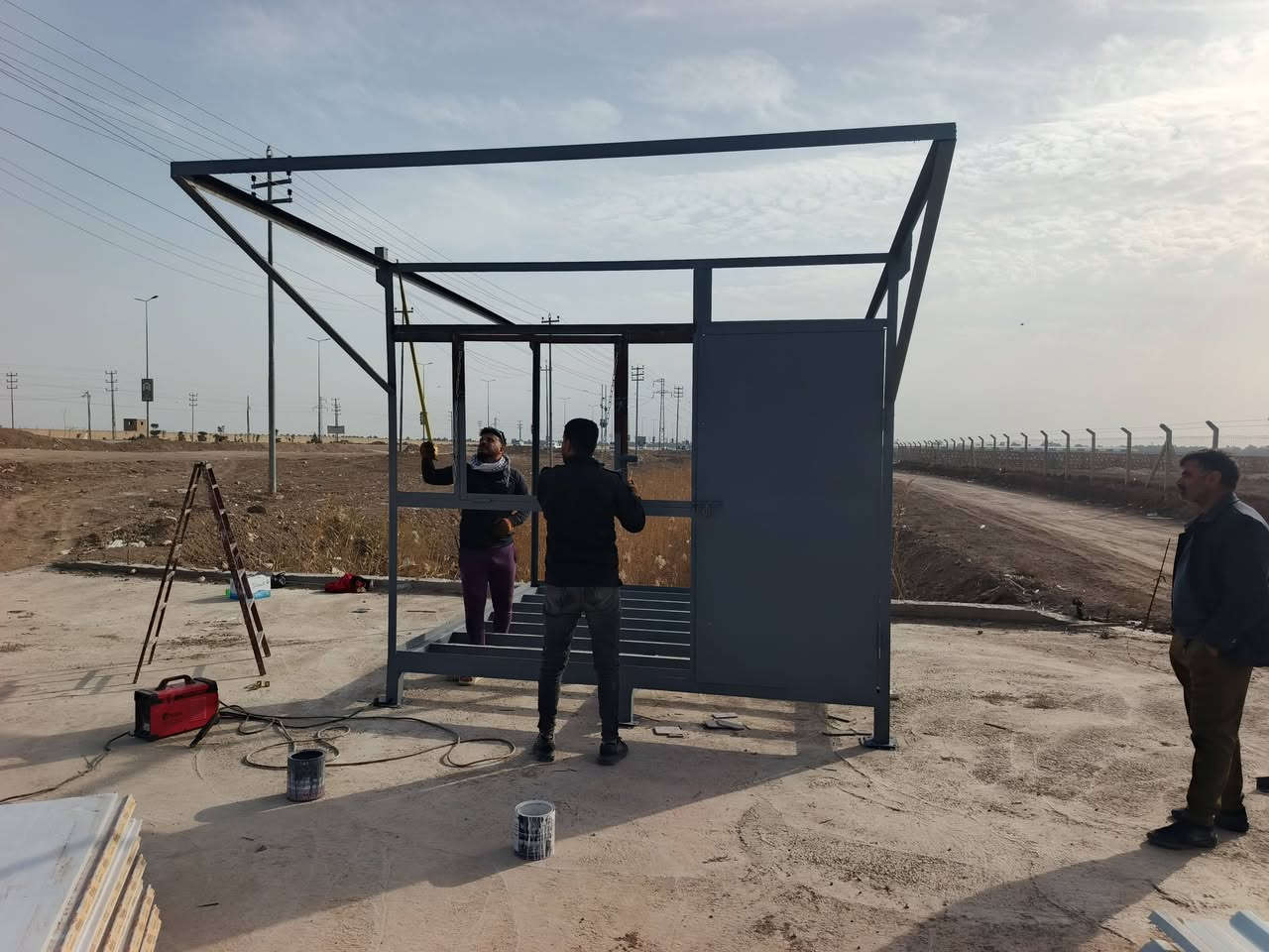 معمل كرفانات الجبوري وجميع الحداده يوجد كادر فني شغل قطعي كل لمحافظات ولبيوت ولمزارع وسقوف ثانويه وديكورات لجميع الحداده ولكرفانات نفذ جميع المحافظات شغل ظد لحريق وعادي اخوكم غانم *********** /***********
