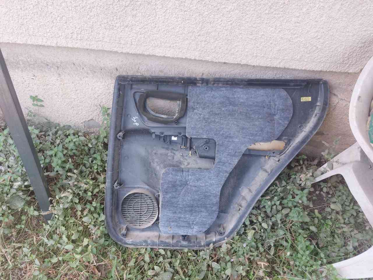 بطانة خلفية نظيفة جدا جهة اليسار السعر ب٢٥ الف الموقع بغداد العامرية للاستفسار ***********
