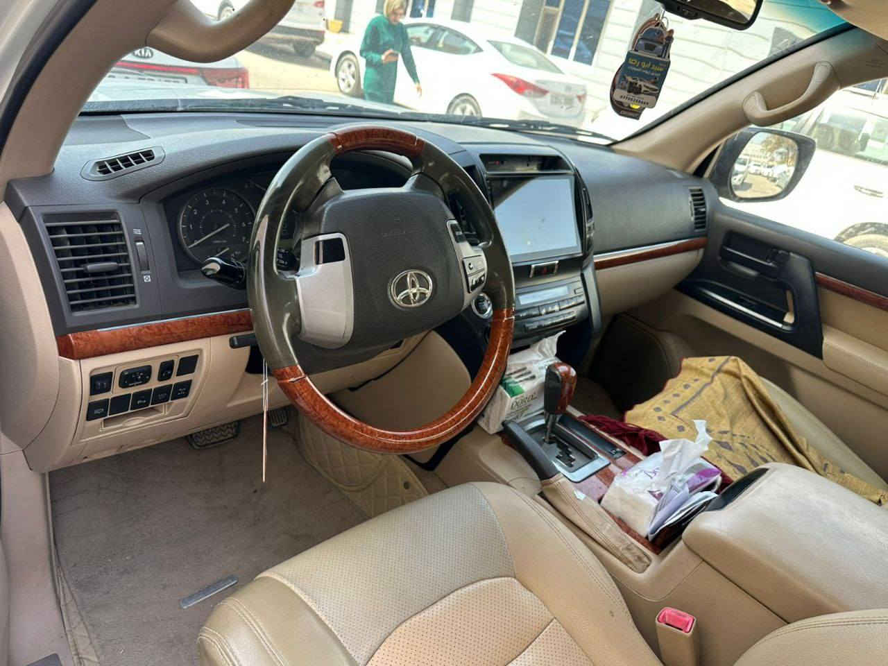 سلام عليكم 
لاندكروز موديل 2013 رقم بغداد
مكفولة كفالة عامة عدا كم بارد موضح بالسونار
السعر 353 ورقة وبيها مجال جداً بسيط
***********
