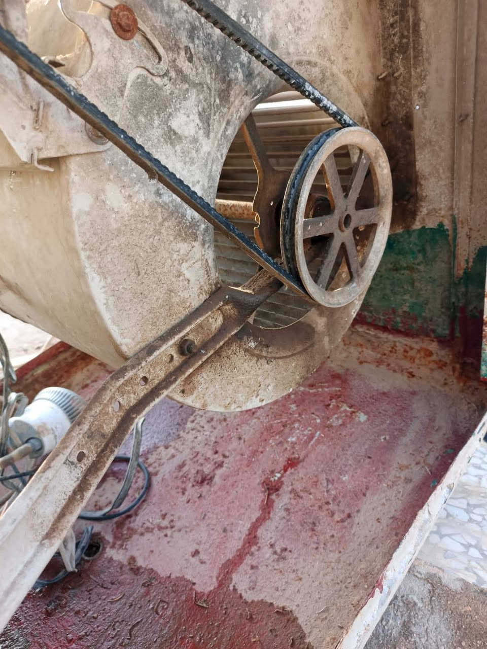 مبرده سعودي الواحه على البلاد ما مفتوح بيها برغي هواها ثلج ىايدها ٧٥ وبيها مجال للشراي ***********
