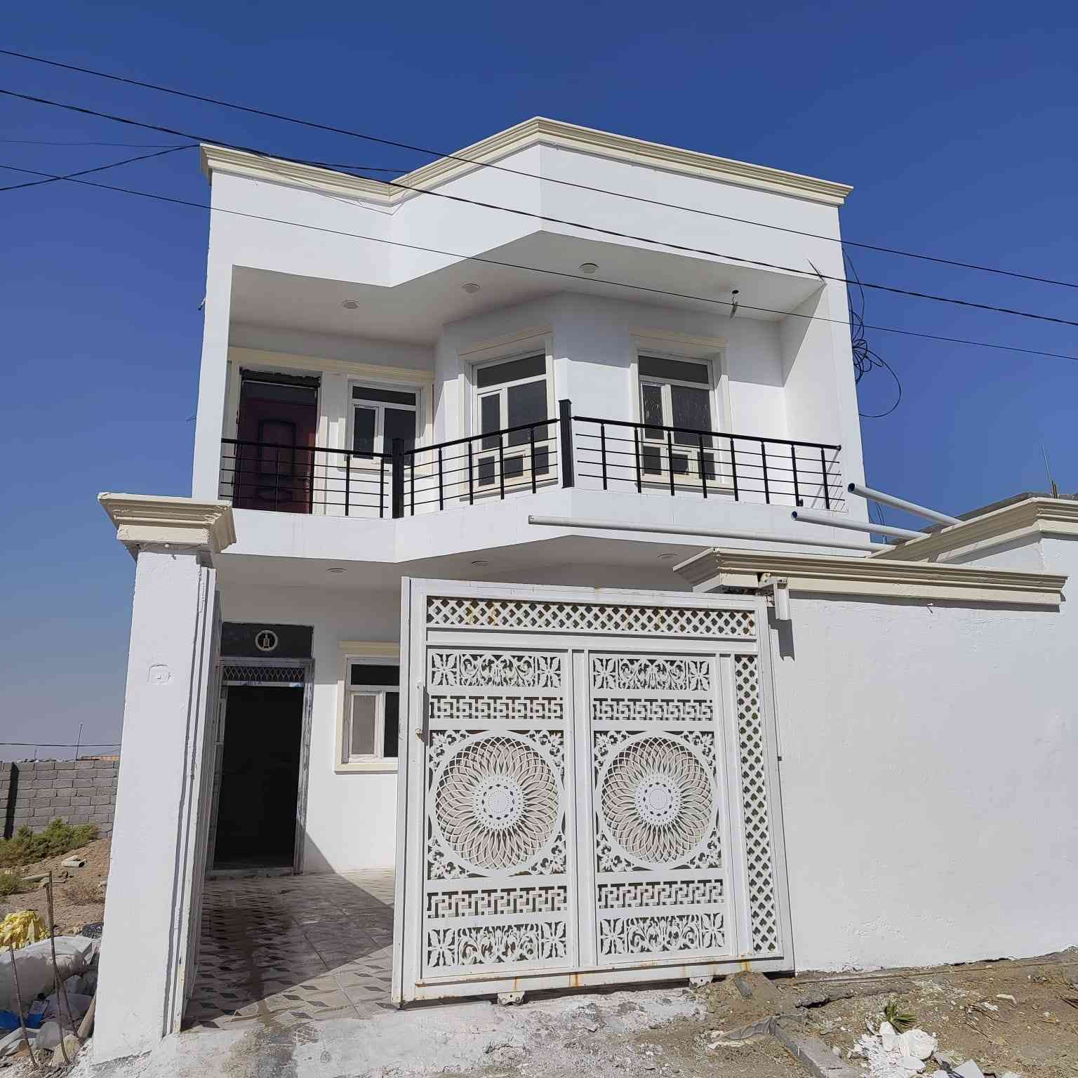 السلام عليكم
بيت للبيع الصقلاوية كاع الكبيسي المساحة 150متر 4غرف نوم طابو زراعي موقع جيد جداً بناء طابوك 
السعر 100وبي مجال 
***********
