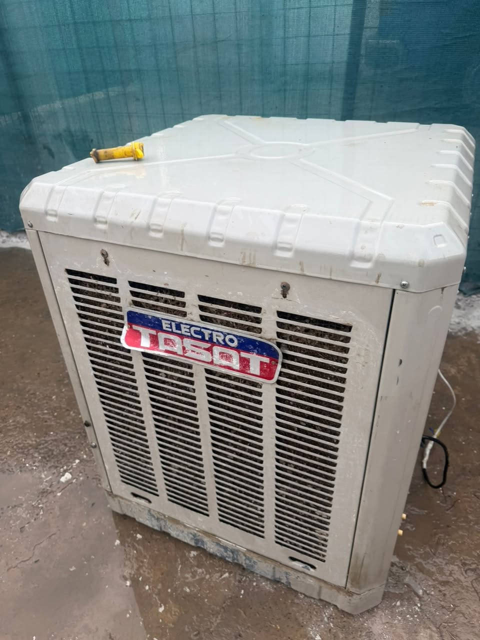 الديوان سوينا حطاطه الاسفنج والخشب الاصلي بعده جديد حتى ماكاعدين بالاستقبال سعره 350
المبرده توسات دبل واتربم حجم 2500 ب130
والمبرده الثانيه حجم 2500 ب 80 الف
المكيف ( تبريد كنديشن)  2طن موجود عدد 2
بارد ثلج بعز الصيف وثلج
المكان تكريت


**إذا كنت صاحب هذا الإعلان وتريد حذفه لأي سبب، رجاءا أرسل رسالة إلى الدعم الفني**