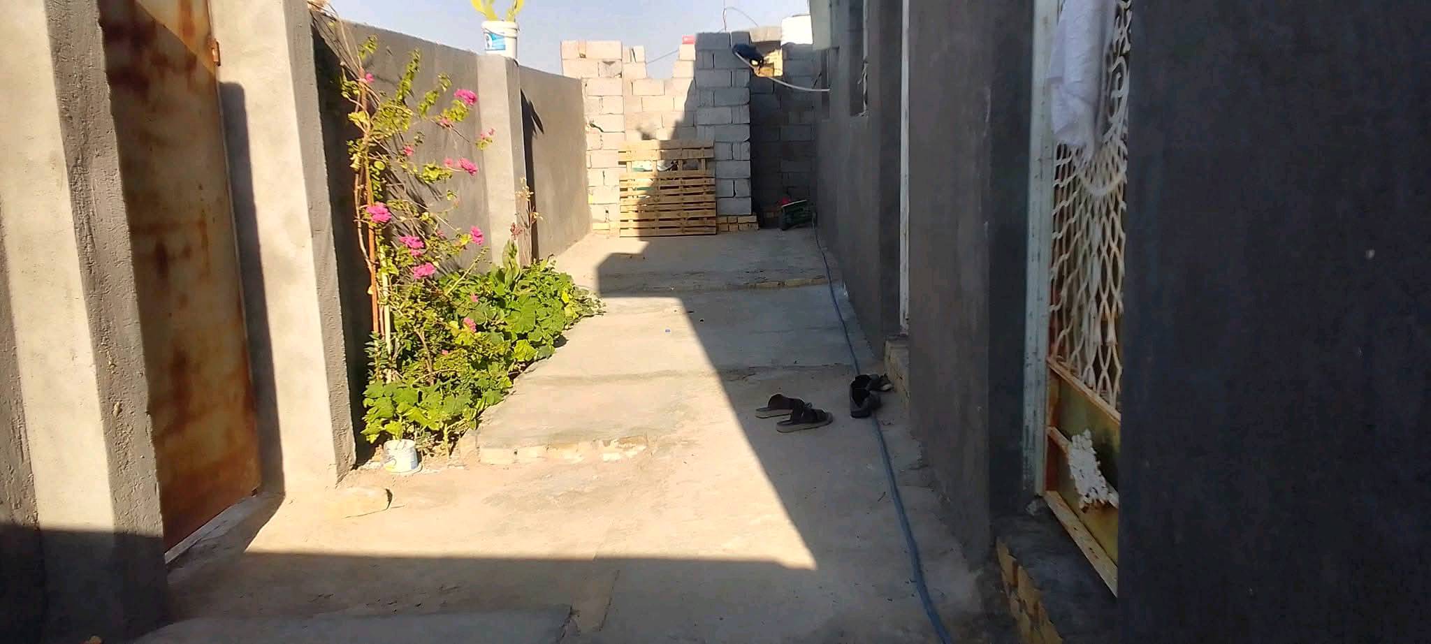 السلام عليكم بيت زراعي بالوركاء بمركز القضاء بحي الزهراء مساحتة 300 السعر تعال خاص وبي طابق ثاني كامل منها الوجهيه+ السعر ب 60 وبيها مجال اطيحلك