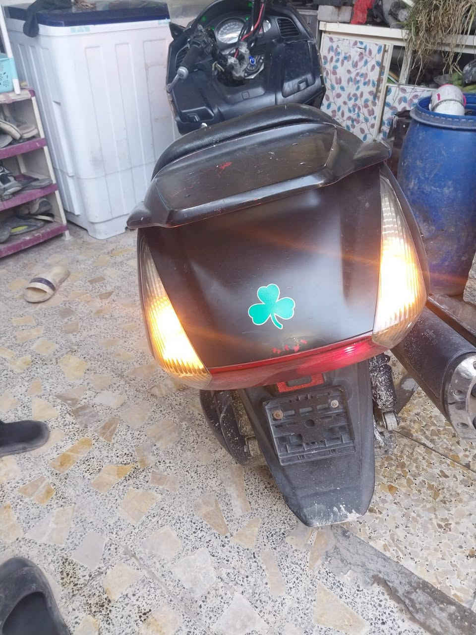 السلام عليكم سلفر ونج 400 مكينة مجفته جديد بيه صوت بل اكلج الامامي للبيع او مراوس ***********
