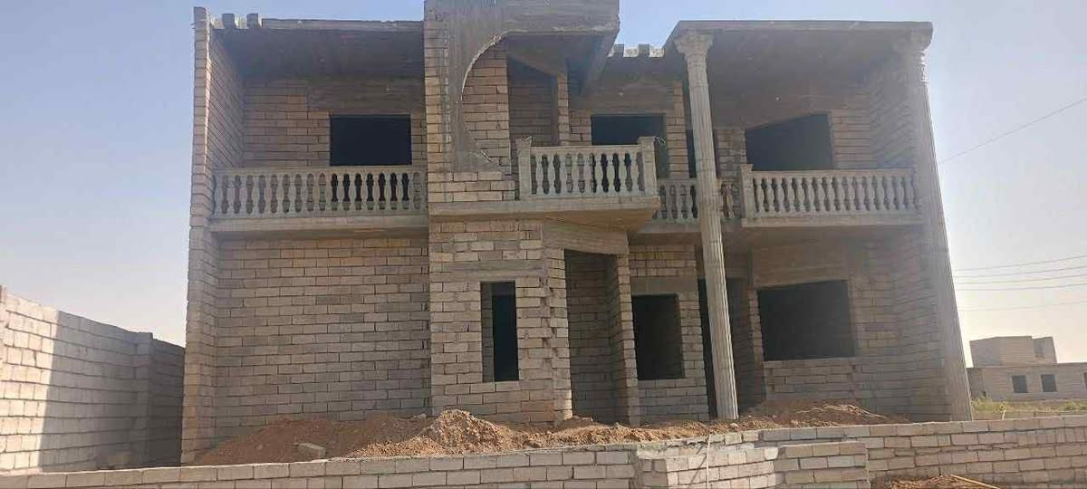 السلام عليكم يوجد قالب سياج حدائق وبلكونات وستاير و داير حسب الطلب 
سعر المتر 8 والدنكه 10 للاستفسار ***********
