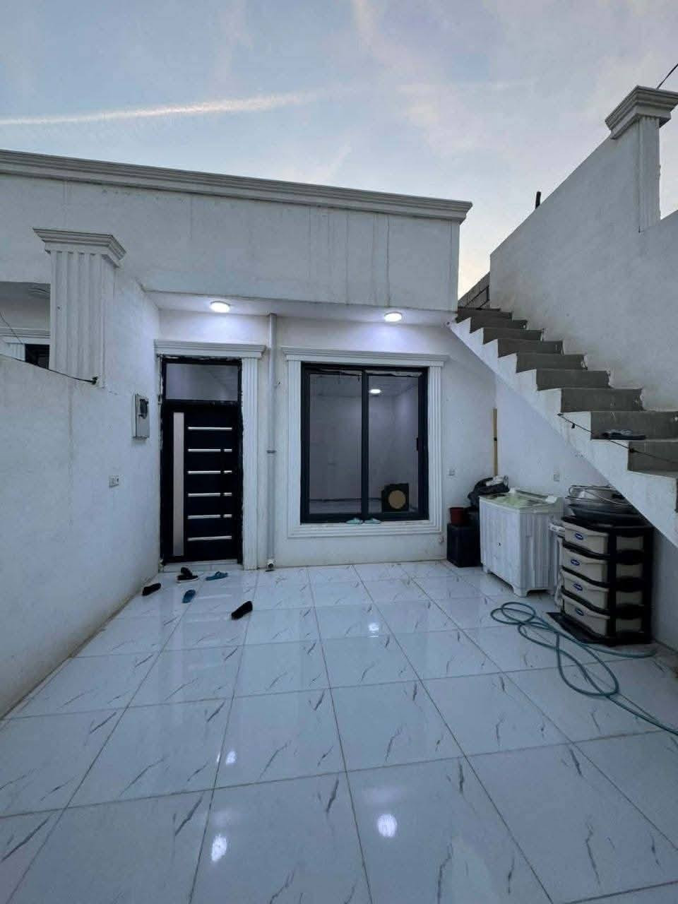🏡 دار بلدية للبيع
🔹 المساحة: 110 متر طول
🔸تفاصيل الدار (حوش_استقبال_هول+مطبخ_ غرفة نوم)
🔸 المواصفات:
سقف ثانوي سيراميك خدمات كاملة 
موقع هادئ ومناسب للسكن قريب على المدارس
📍 الموقع: 16 آب، مقابيل مجمع لؤلؤة 
السعر 32وبيه مجال للاستفسار اكثر مراسله الصفحة او واتساب ***********
#دار_للبيع #عقارات_العراق  #فرصة_ذهبية #استثمار_عقاري #بيت_للبيع #عقارات #بيع_وشراء #العراق #فرص
