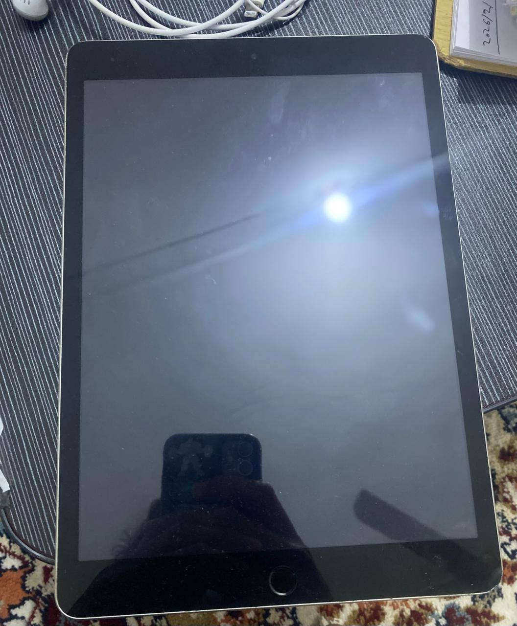 السلام عليكم،
مكلف بالنشر: 
ايباد 9 مامفتوح ولا مبدل بي اي قطعه والشاحنه مالت الايباد الاصليه السعر 200 وبي مجال مكانة الرمادي للأستفسار: ***********
