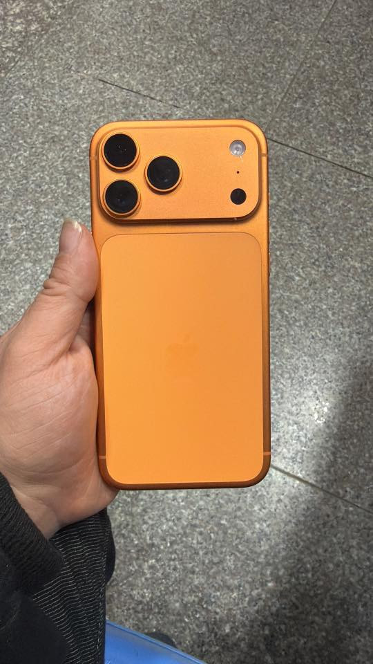 السلام عليكم ايفون 17 برو ماكس 256 مشحون 50 مره 
سعر مليونين و 50 الف 
ناصريه مركز 
***********
