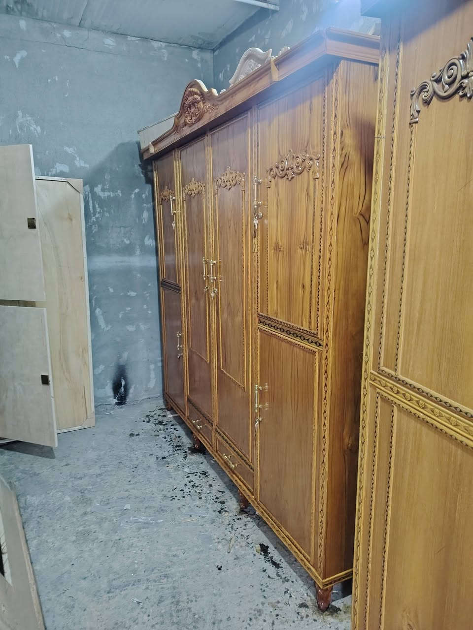 كنتور ابو 4 مقطع ابو التاج مستعمل شي قليل بغداد ***********
