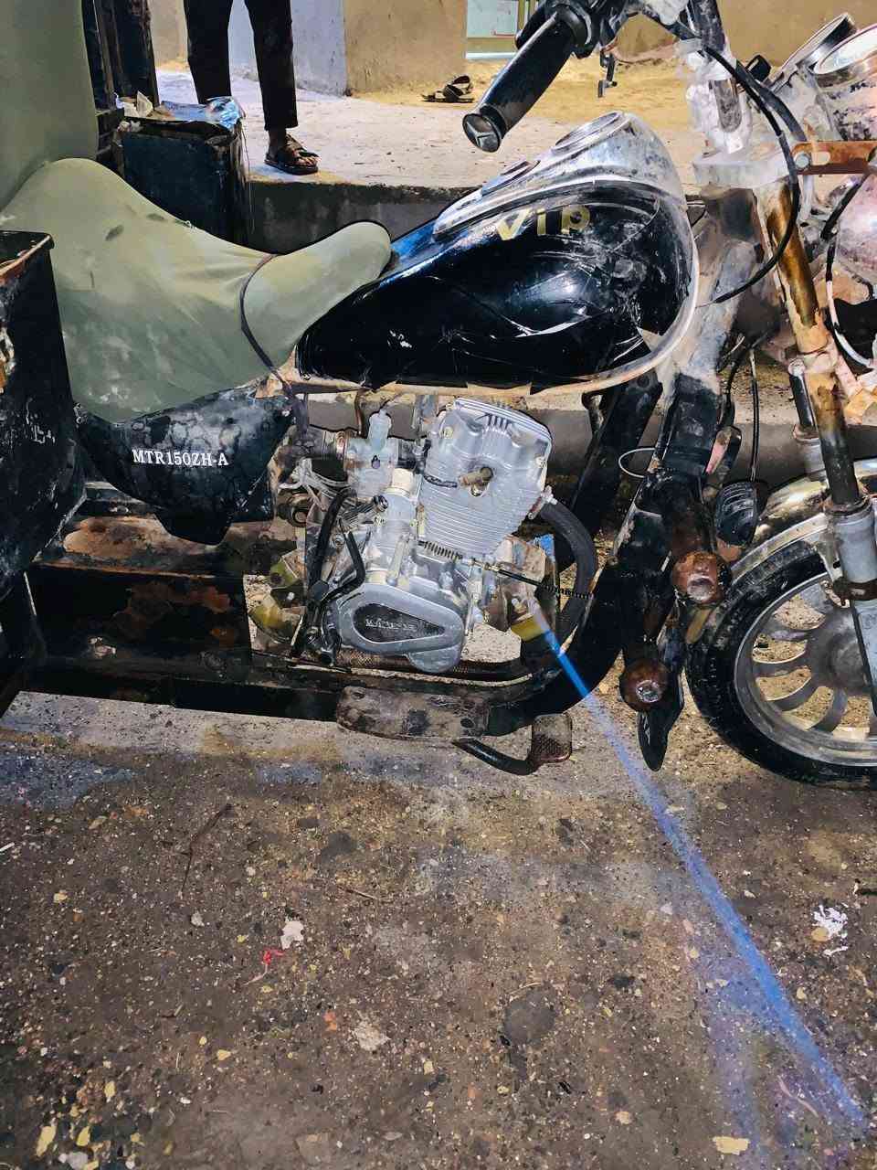 ستوته لبيع رقم ابيض محرك 25برغي ما مفتوع بي شاصي مكفزل السعر مناسب الشراي يراسل خاص وي حيل ويدلل و مكاني وركاء رقم الهاتف ***********

