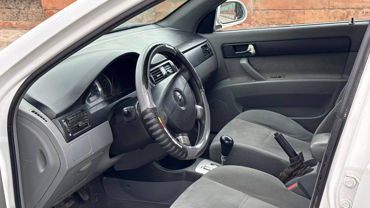 السلام عليكم
اوبترا 2011 کفاله عامه من الصبغ 
فقط بارد قلیل کما موظح في السونار
ما ناقصهه شي
واسط مركز المدينه
***********
