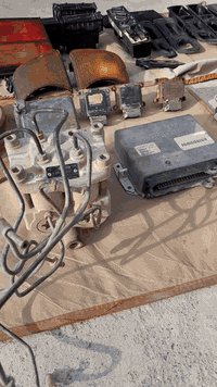 سلام عليكم غراض بي ام ٥٢٥لبيع مكان ديالى يوجد توصيل حسب التفاق ملاحضه جميع الغراض شغاله بدون تكسير ونضيفه كل قطعه وسعرهه[اليدات الكبار خلفيات ١٥وحدة والصغار على ١٠وحدة سكنات+بك لايت ب١٥ دكتات وحده ب٥ وتحويله مال تبريد وبوابات ٢٠ومجاول على١٠واحدوفلنجه ب١٥وعقل مكينه ٦٠وعقل كير ٢٥واي بي اس ٧٥  وشراي تصال على رقم ***********
