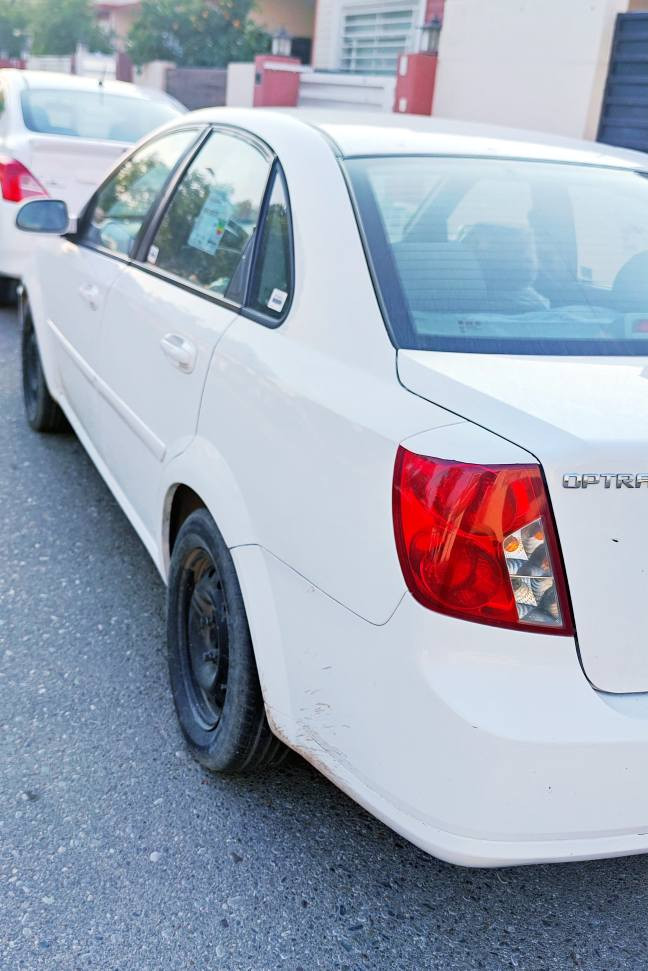 اوبترا 2013 اوتوماتيك سنوية جديدة لل 2030 كير محرك شرط دفتر بانزين مابيها سيارة بدون مصرف بيها جامرلغ وبونيد وهلالات وبيها تصليح بسيط بالشاصي كلش بسيط رايدها ب 82 ورقة وبيها مجال للشراي 
*********** كركوك, العراق
