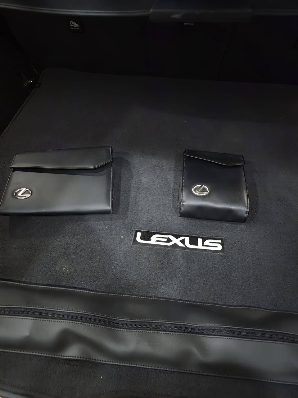لكزس RX350 هايبرد موديل 2023. رقم بغداد. ماشية 33000 كيلو. وارد كندي مكفوله بدون اي ضرر. فول مواصفات. ما عدا 5 كامرات. السعر 42000 ومجال للتواصل ***********.

