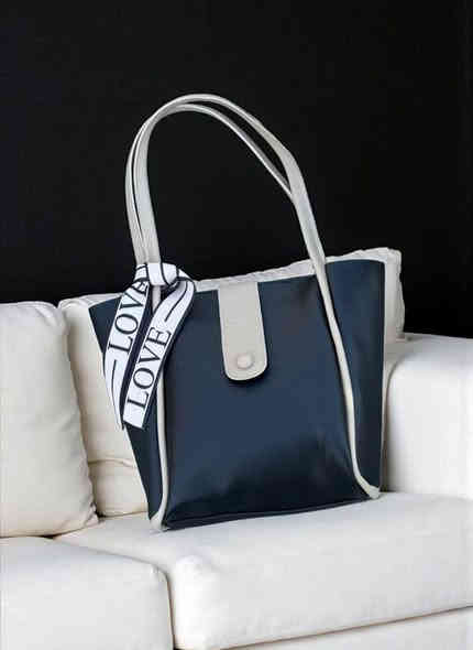 #جديــدنا✨

#جمال_الحقيبه_واناقتها🥰

#متـوفره_بكل_الالوان

سعر القطعه 10 الاف دينار فقـط😍
ـــــــــــــــ
#للحجز تواصل على الخاص او
واتس اب ***********
متوفر توصيل جميع محافظات العراق
#عنوانا_بابل_قضاء_المسيب_شارع______البلدية_خلف___مرطبات_الخيام_الانباري
