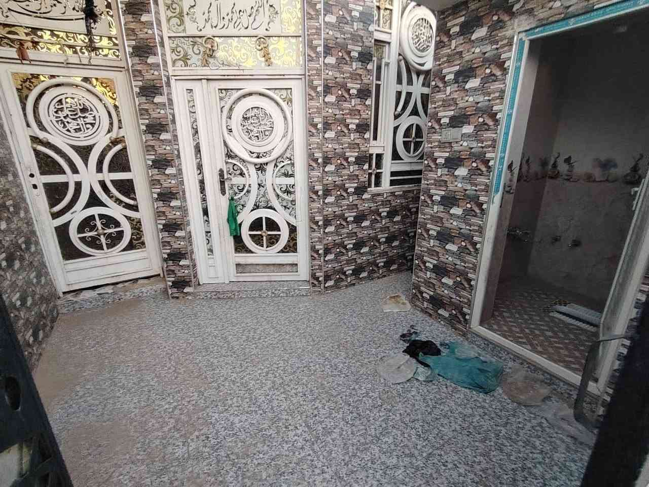 بيت لليجار
منطقة حي الفنانين قرب مدرسه نسيم ميسان 
يحتوي على غرفه نوم و صاله و استقبال 
بيت نظيف ( مسحوب واير مولد )
تواصل ***********
