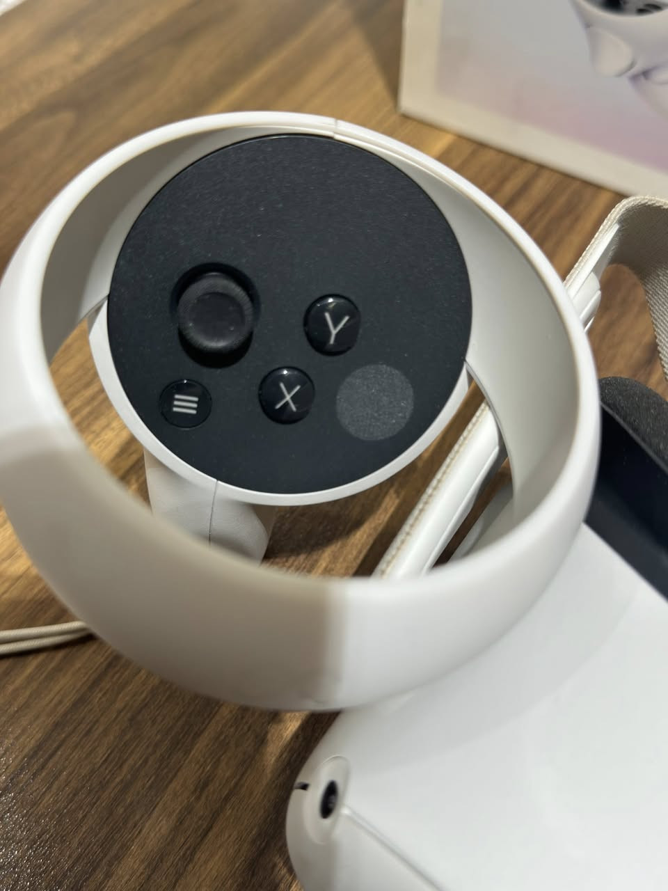 السلام عليكم meta quest 2 ميتا كويست الاصدار الثاني مستخدمة جدا قليل نضافتها ٩٥٪؜ مع كامل ملحقاتها السعر ٢٥٠ الف مكاني الكرخ 
للتواصل ***********
