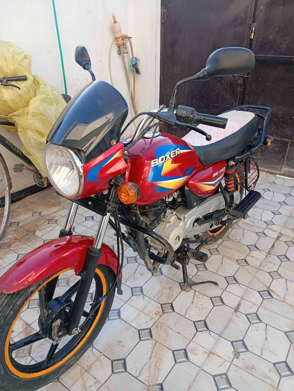 بوكسر مديل 22 اوراق كاملة. الدراجة ما مفتوحة  كاملة 
السعر مليون و١٥٠ الف 
متواجد على الفيس او اتصل على ***********
