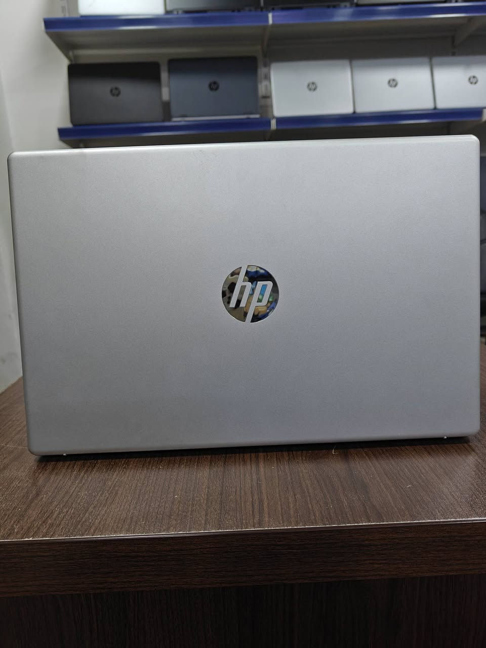 Hp 15
Processor cor i3 generation 13
Ram 8 g 
Hard ssd 512
Size 15.6
***********
***********
