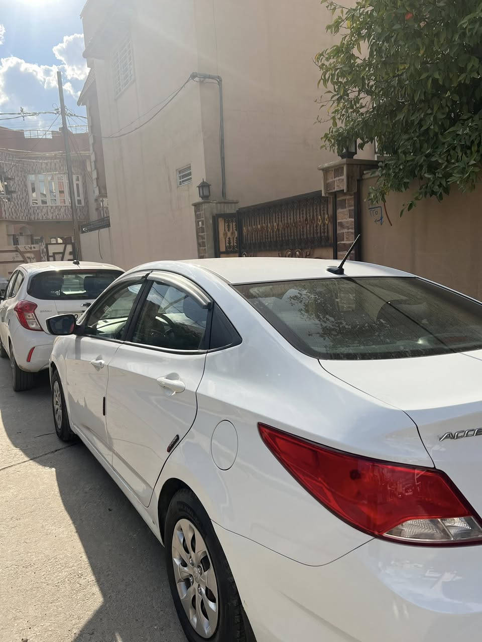 سيارة اكسنت للبيع موديل 16 
امريكي محرك 16 gdi 
تحكم ستيرن جهتين 
رقم نينوى
 ضررها جاملغ وباب ودوسه وشبر من باب النفر بجهة السايق وبيها 4 رصعات بلسقف مال شحن
كير ومحرك بشرط لا صرف لا نفخ
سعرها 95 وبيها مجال
مكاني الموصل حي النور 
***********
*********** واتس
