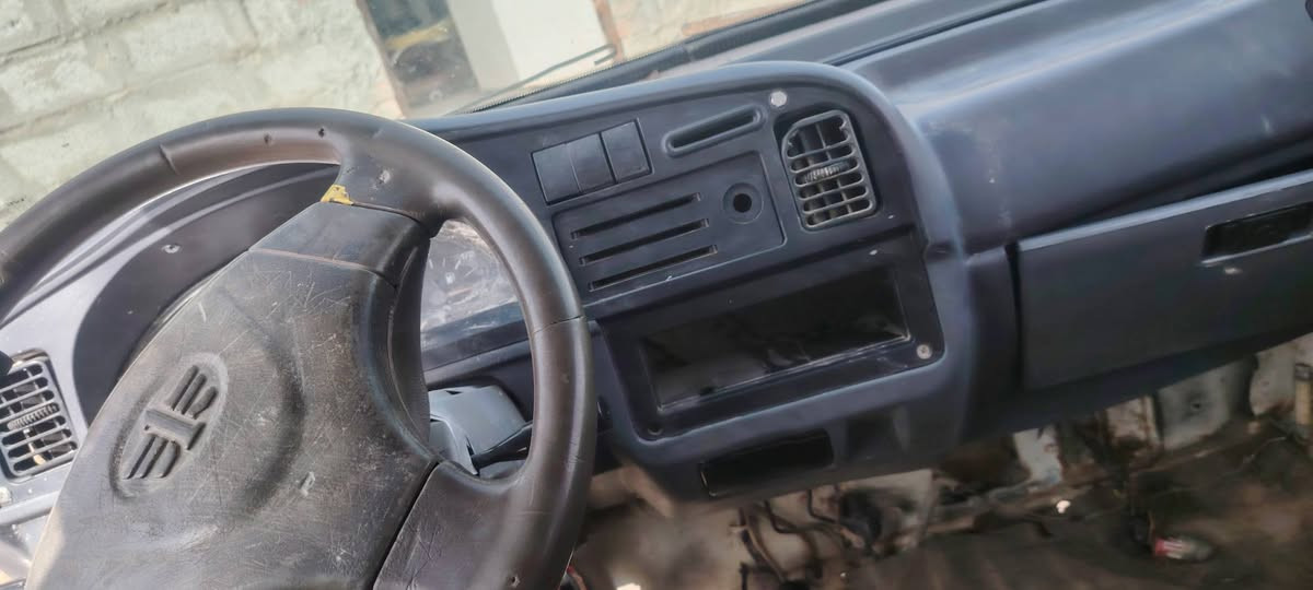 سلام عليكم سياره فاو قماره وربع موديل 2006 اوراق كامله كلشي ماعايزهه صدر ودشبول ومحرك وتايرات وابطاين باب وكهرباء جدد. وراديتر جديده 
سعر 14 وبيهه مجال للشراي 
رقم الهاتف ***********
