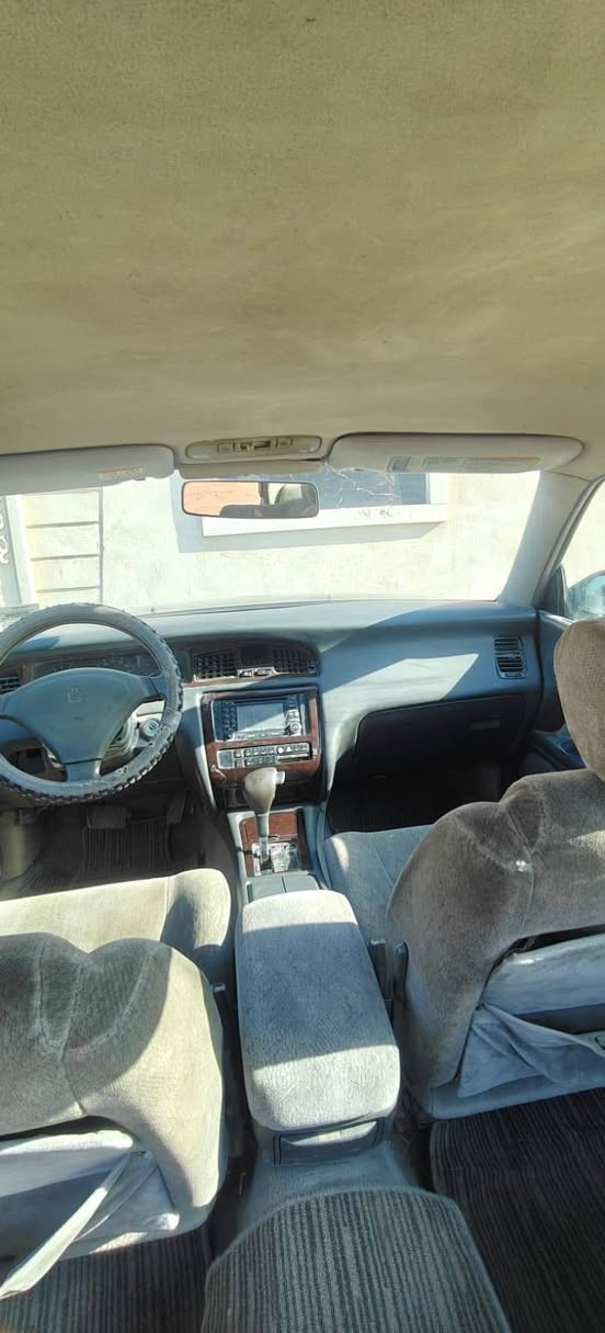 السلام عليكم بطه للبيع رقم مثنى سنويه 28 تنتهي تحويل بصره لان راعيها.يسكن البصرة. محرك يبخر كير جديد البدي للبيه ضربه.ولاصبغ.بس بيه جراد.السياره نقل فقط شغل عدل.السعر.26.قفل.حداه جديده.عنوان البصرة الشعيبه ت***********
