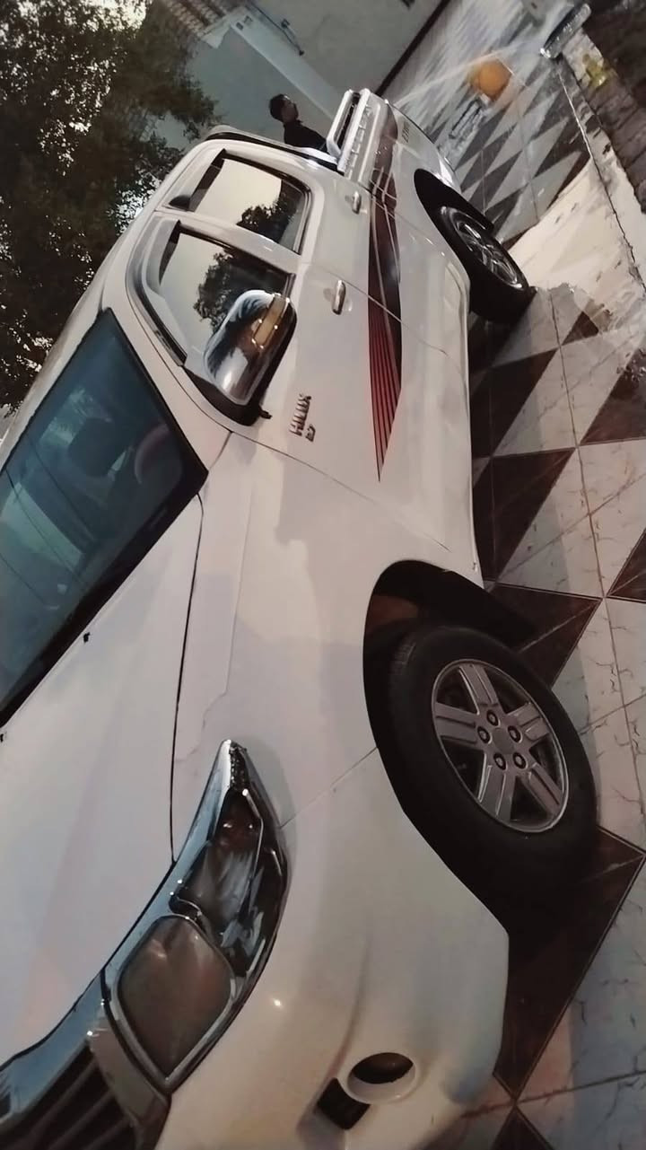 سلام عليكم
سياره البيع موديل ١٢ اوتماتيك 
رقم واصط دولي جديده هزه جديده مكفوله من العيب الشرعي مداور ثاني يوم السعر 175
‏‪***********‬‏
