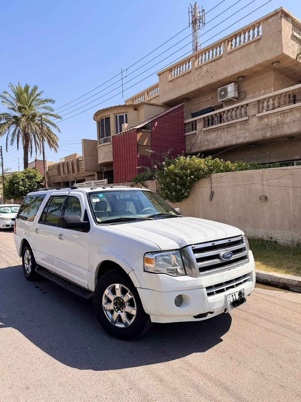 السلام عليكم 
للبيع فورد اكسبدشن 2011 
وارد خليجي صبغ جاملغ امامي فقط بدون دواخل . رقم بغداد الدولي الجديد باسمي . 
كير محرك خير من الله . 
صدر امامي خلفي جديد . تخم تاير جديد . 
تبريد ثلج . محرك 8 سلندر 5,400 . 
السياره جاهزه بدون نقص .  
ثلاث قطع تبريد . تحكمات ستيرن جهتين . 
كروز سرعه . شاشه تاب . كامره خلفيه . 
كشنات كهرباء . دواسات بريك و بانزين كهرباء . 
السياره ضايفلها منضومة غاز ايطاليه 8 لتر . 
مكان السياره بغداد
 السعر 115 وبيها مجال
للستفسار ***********متوفر واتساب
