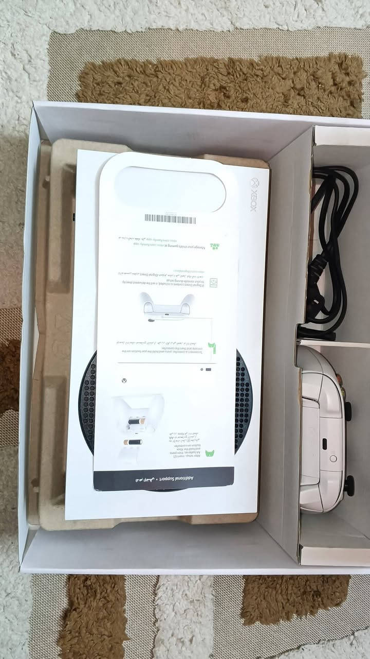 إكس بوكس سيرس اس جديد كامل ملحقاته استعمال شهر ويدة كيم سير احترافيه سعر 375 وبي  للاستفسار *********** متوفر واتساب
